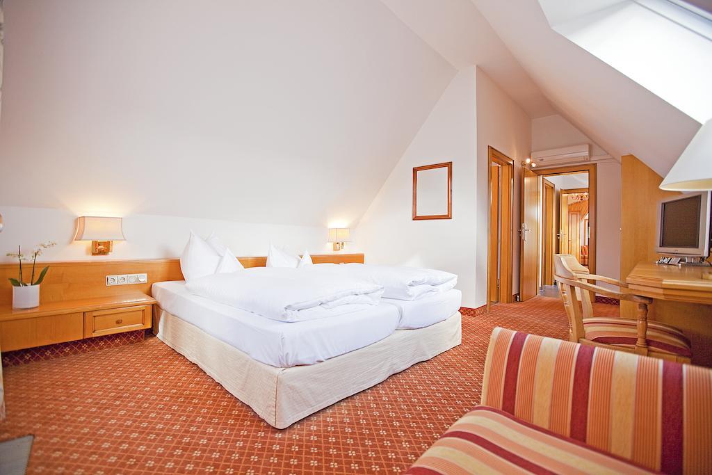 Hotel Krone Ohg Gerlingen Room photo